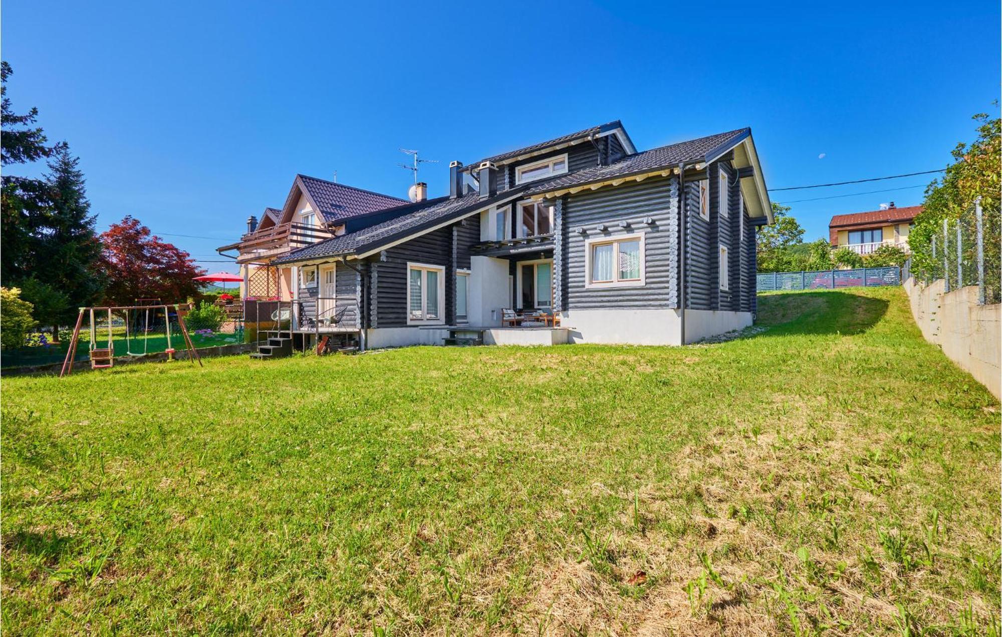 Nice Home In Bregana With House A Panoramic View Екстериор снимка